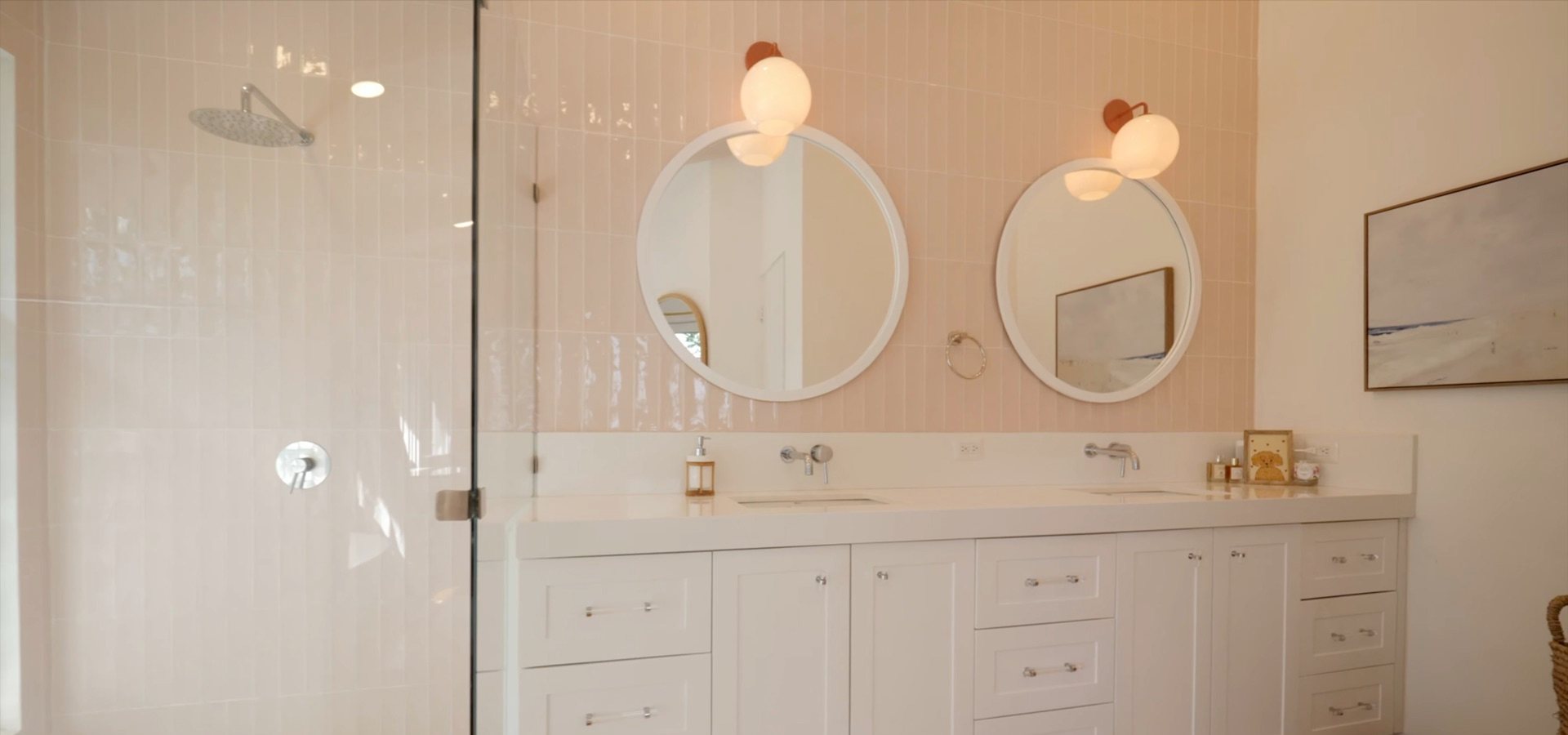 Double vanity under round mirrors